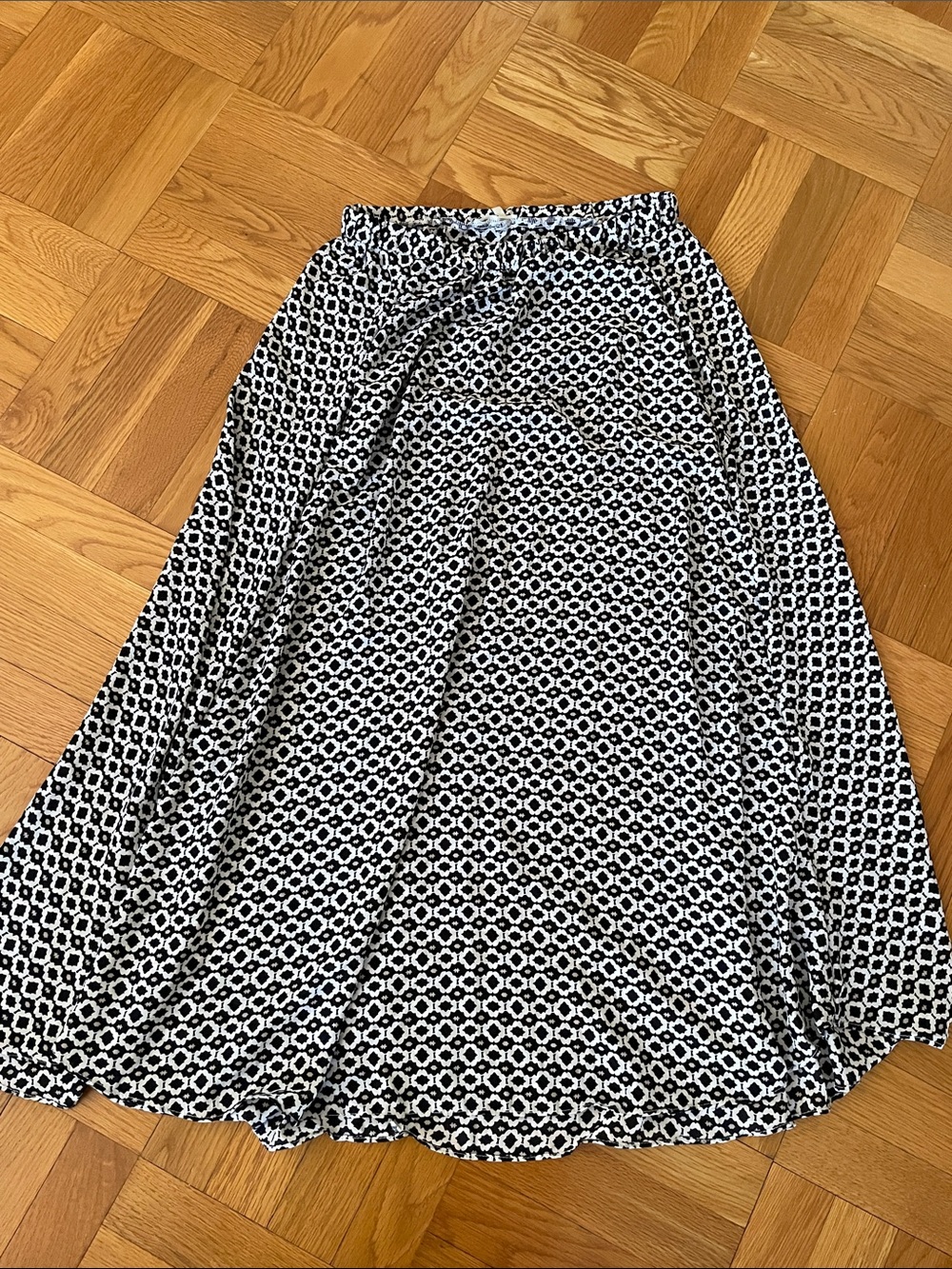 Max Studio Geometric Pattern Skirt Size Medium NEW no Tag